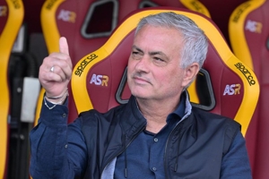 Radja Nainggolan Anggap De Rossi Lebih Baik daripada Mourinho di AS Roma Radja Nainggolan Anggap De Rossi Lebih Baik daripada Mourinho di AS Roma