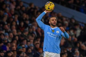 Kyle Walker Digoda Al Ahli, Manchester City Tertarik Lepas?