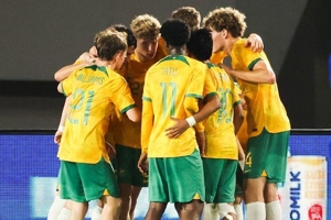Imbang Lawan Australia