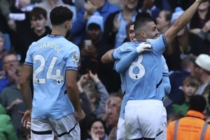 MU Mau Nebeng Pesawat Man City