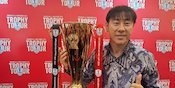 Shin Tae-yong Semringah Foto dengan Trofi Piala AFF 2024 di Jakarta, Bocorkan Persiapan Timnas Indonesia: TC di Bali 10 Hari, Tanpa Pemain Abroad