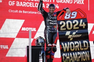 Video: Selebrasi Keren Jorge Martin Usai Juarai MotoGP 2024, Berubah Jadi 'Martinator'! Video: Selebrasi Keren Jorge Martin Usai Juarai MotoGP 2024, Berubah Jadi 'Martinator'!
