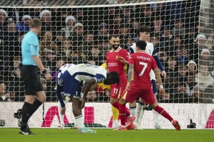 Liverpool Hajar Tottenham, Salah Kurang Puas Gara-gara Lini Belakang Bocor