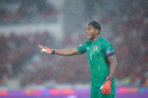 Andre Onana dan Altay Bayindir Ambyar, MU Masih Kepincut Zion Suzuki