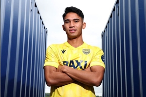 Marselino Debut untuk Oxford, Kalah Telak dan Dapat Kartu Kuning