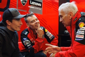 'Todo al Rojo', Momen Perdana Marc Marquez Sambangi Garasi Ducati Lenovo Team, Langsung Disambut Davide Tardozzi