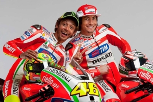 Valentino Rossi dan Nicky Hayden bertandem di Ducati Team MotoGP 2011. (c) Ducati Corse