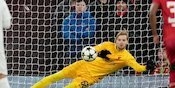 Senyum Kecut Alisson Saat Caoimhin Kelleher Tampil Ciamik Hadapi Real Madrid