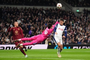 Man of the Match Tottenham vs AS Roma: Mile Svilar