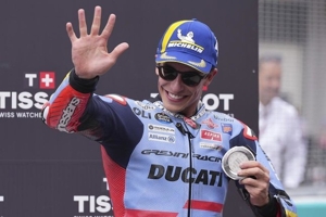 Tidak Tertarik Perang dengan Valentino Rossi