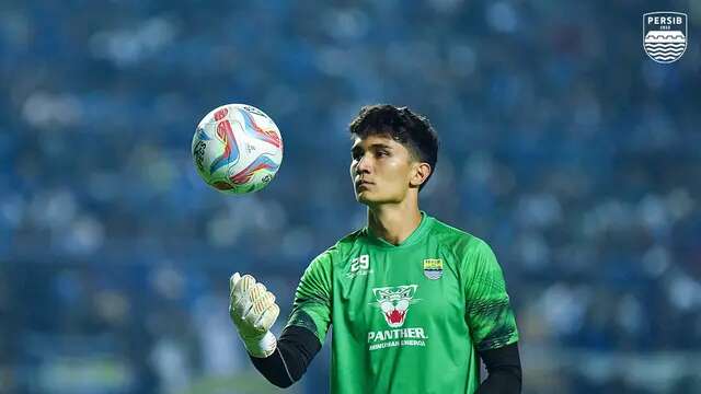 Kevin Ray Mendoza, kiper berdarah Denmark dan Filipina kini resmi membela Persib Bandung (X/Persib)