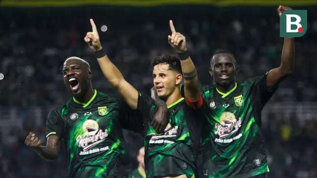 Persebaya Surabaya menang 2-0 atas Persik Kediri dalam duel bertajuk Team Launching Game tersrbut di Stadion Gelora Bung Tomo, Surabaya, Minggu (4/8/2024). (Bola.com/Aditya Wany)