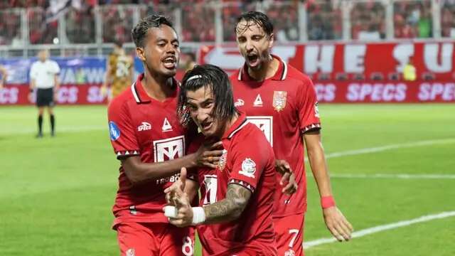 Ekspresi Diego 'Chino' Martinez usai mencetak gol Malut United FC ke gawang Dewa United FC pada BRI Liga 1 2024/2025. (Bola.com/Gatot Sumitro)