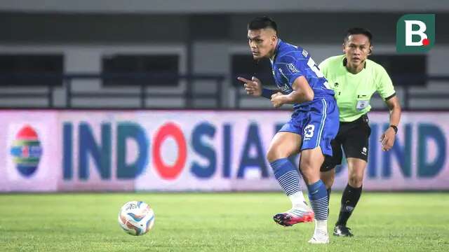 Pemain Persib Bandung, Rachmat Irianto. (Bola.com/Bagaskara Lazuardi)