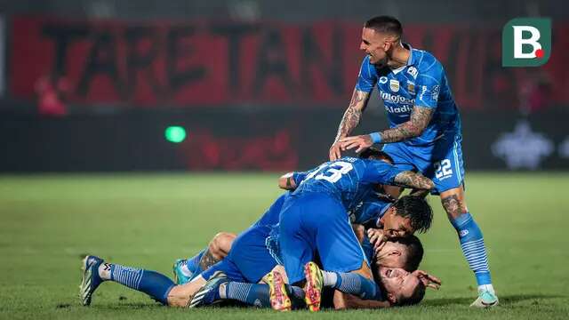 Persib Bandung menahbiskan sebagai juara Championship Series BRI Liga 1 2023/2024 setelah mengalahkan Madura United 3-1 pada laga final leg kedua di Stadion Gelora Bangkalan, Madura, Jumat (31/5/2024). Ketiga gol Maung Bandung dicetak oleh David Da Silva (60'), Marc Klok (86) dan Beckham Putra (90+2). Satu-satunya gol hiburan tim tuan rumah dicetak lewat eksekusi penalti Slamet Nurcahyono (90+7). Secara agregat, tim asuhan Bojan Hodak unggul agregat 6-1 setelah di leg pertama menang 3-0. (Bola.com/Bagaskara Lazuardi)