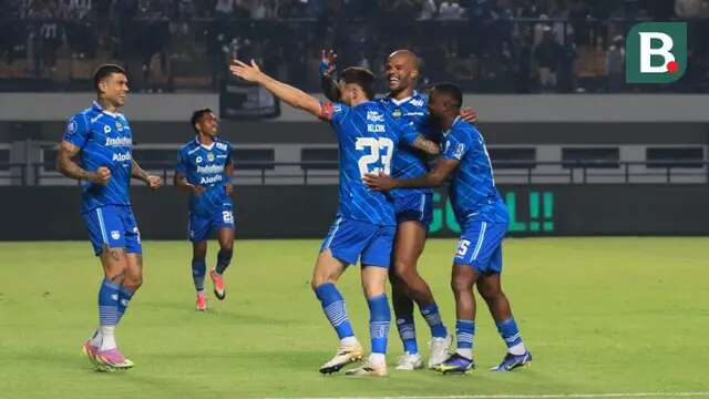Para pemain Persib Bandung merayakan gol yang dicetak David Da Silva ke gawang Persita Tangerang dalam lanjutan BRI Liga 1 2023/2024, Minggu (1/10/2023) malam WIB. (Bola.com/Erwin Snaz)