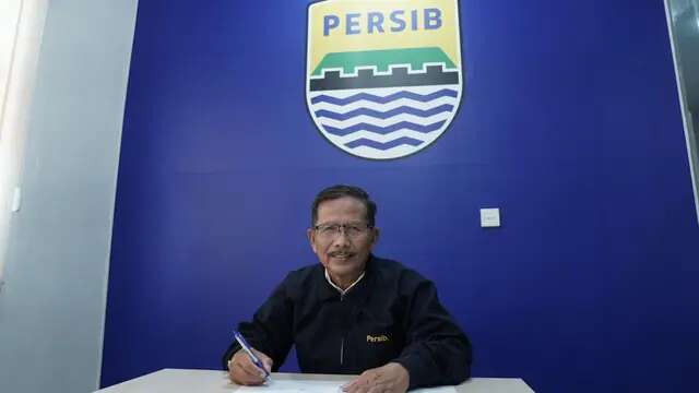 Persib Bandung resmi menunjuk Djadjang Nurdjaman sebagai direktur teknik. (Bola.com/Erwin Snaz)