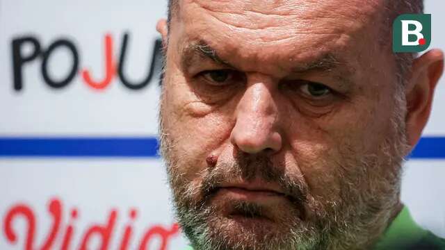 Pelatih kepala Persib Bandung, Bojan Hodak saat menghadiri konferensi pers di Stadion Gelora Bangkalan, Madura, Kamis (30/5/2024) jelang laga leg kedua final Championship Series BRI Liga 1 2023/2024 menghadapi Madura United, Jumat, 31 Mei 2024. (Bola.com/Bagaskara Lazuardi)