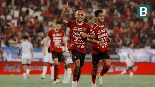 Bali United menghajar PSIS Semarang Jenar dengan skor telak 4-0 di Stadion kapten I Wayan Dipta dalam pekan ke-31 BRI Liga 1 2024/2025 di Stadion Kapten I Wayan Dipta pada Kamis (1/5/2025). (Bola.com/Alit Binawan)