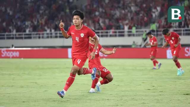 Pemain Timnas Indonesia, Kadek Arel melakukan selebrasi setelah mencetak gol penyeimbang 1-1 ke gawang Laos pada laga lanjutan Grup B Piala AFF 2024 di Stadion Manahan, Solo, Jawa Tengah, Kamis (12/12/2024). (Bola.com/Abdul Aziz)