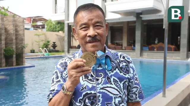 Manajer sekaligus Komisaris PT Persib Bandung Bermartabat (PBB), Umuh Muchtar. (Bola.com/Muhammad Iqbal Ichsan).