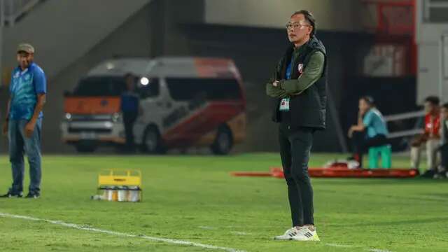 Ong Kim Swee, pelatih Persis Solo di BRI Liga 1 2024/2025. (Bola.com/Radifa Arsa)