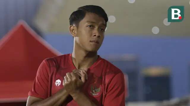 Pemain Timnas Indonesia, Febri Hariyadi, saat latihan di Stadion Madya, Jakarta, Kamis, (20/2/2020). Para pemain timnas membuka sesi latihan kali ini dengan santai dan ceria. (Bola.com/M Iqbal Ichsan)