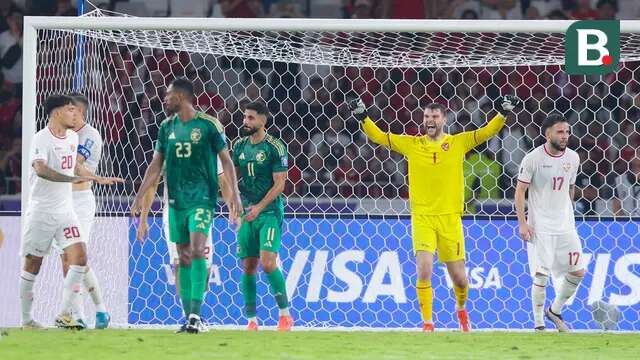 Kiper Timnas Indonesia, Maarten Paes, berhasil mengukir clean sheet saat timnya menang 2-0 atas Arab Saudi pada laga keenam Grup C putaran ketiga kualifikasi Piala Dunia 2026 di Stadion Utama Gelora Bung Karno, Jakarta, Selasa (19/11/2024) malam WIB. (Bola.com/Muhammad Iqbal Ichsan)