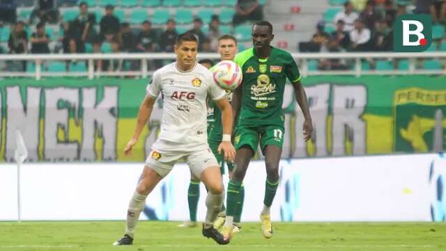 Persebaya Surabaya berpesta gol dengan skor kemenangan 4-1 saat menjamu Persik Kediri dalam pekan ke-14 BRI Liga 1 2024/2025 di Stadion Gelora Bung Tomo, Surabaya, Rabu (11/12/2024) sore. (Bola.com/Aditya Wany)