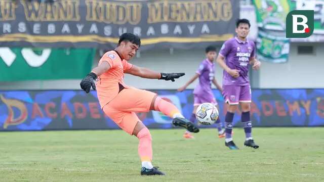 Kiper Persebaya Surabaya, Ernando Ari. (Bola.com/M Iqbal Ichsan)