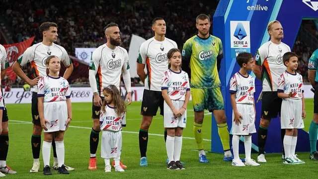 Jay Idzes menjadi starter saat Venezia bertandang ke markas AC Milan dalam Serie A 2024/2025, Minggu (15/9/2024). (Instagram/jayidzes)