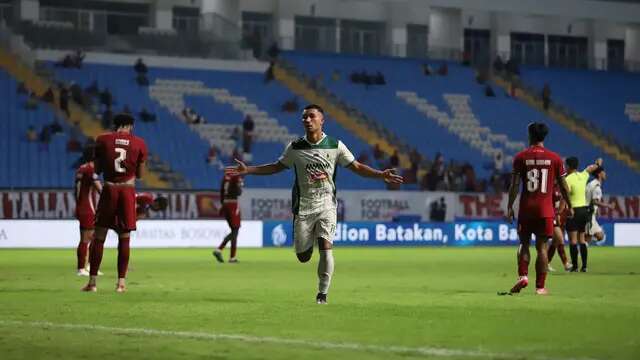 Penyerang PSS Sleman, Gustavo Tocantins, mencetak gol sekaligus menyelamatkan timnya dari kekalahan kontra PSM Makassar pada laga pekan ke-14 BRI Liga 1 di Stadion Batakan, Balikpapan, Jumat (13/12/2024) sore WIB. Berkat gol Tocantis, PSS bermain imbang 1-1 kontra PSM. (dok. PSS Sleman)  
