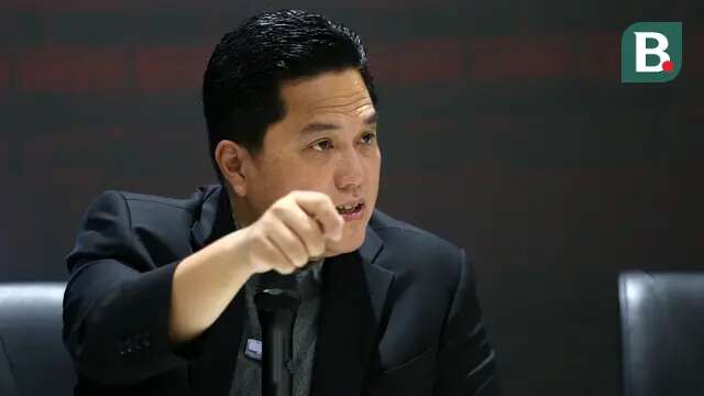 Ketua Umum PSSI, Erick Thohir memberikan keterangan kepada wartawan saat konferensi pers mengenai pembentukan yayasan PSSI dan perwasitan Indonesia di GBK Arena, Senayan, Jakarta, Kamis (22/06/2023). (Bola.com/Bagaskara Lazuardi)