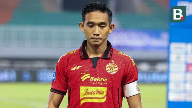 Rizky Ridho saat Persija Jakarta bertanding melawan Semen Padang pekan ke-30 Liga 1 2024/2025 di Stadion Pakansari, Kabupaten Bogor, Minggu (27/4/2025). (Bola.com/Abdul Aziz)