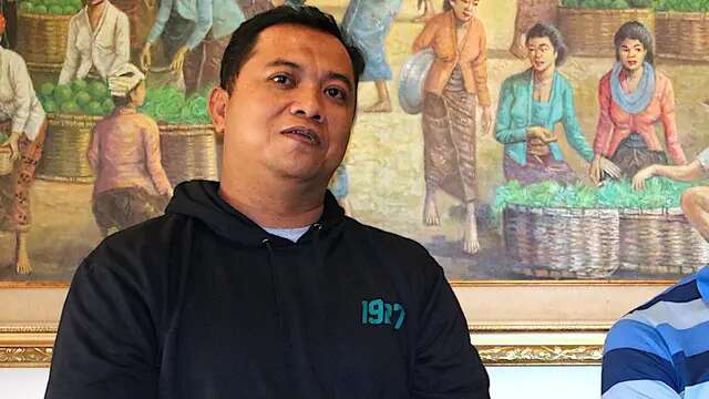Ram Surahman, sekretaris tim Persebaya. (Aditya Wani/Bola.com)