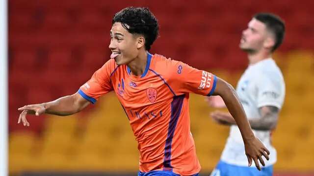 Rafael Struick mencetak gol pertamanya untuk Brisbane Roar ke gawang Sydney FC dalam laga A-League 2024/2025, 1 November 2024. (Dok. Brisbane Roar)