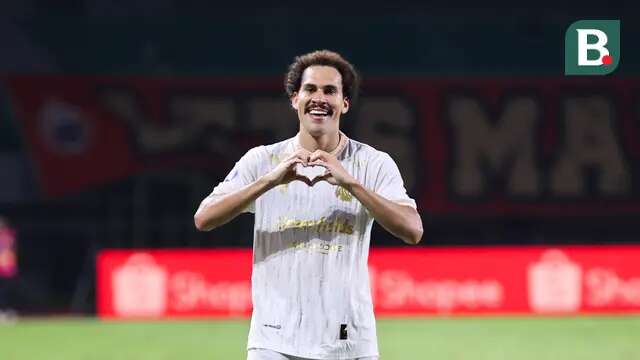 Selebarasi gol Pablo Oliveira usai mampu mencetak gol pertama kemenangan Arema FC melawan Persija Jakarta dalam laga pekan 26 BRI Liga 1 2024/2025 yang digelar di Stadion Patriot Candrabhaga, Bekasi, Minggu (9/3/2025) malam WIB.