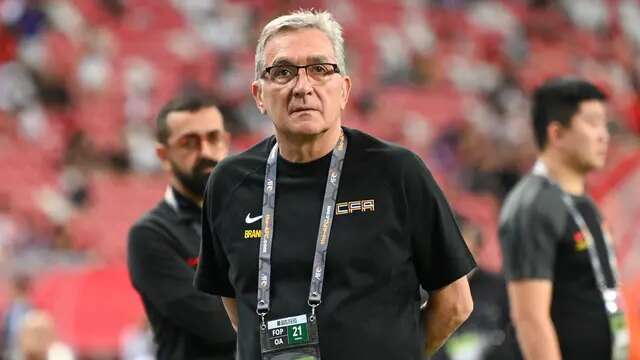 Pelatih kepala China asal Kroasia, Branko Ivankovic, memimpin anak asuhnya pada Kualifikasi Piala Dunia FIFA 2026 melawan Singapura di National Stadium di Singapura pada 21 Maret 2024. (Roslan RAHMAN / AFP)