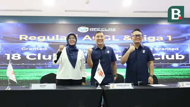 PT Liga Indonesia Baru (LIB) mengadakan Press Conference Club Licensing Cycle 2024/2025 di Menara Mandiri 2 Lantai 19, Jakarta. Acara tersebut dihadiri oleh Direktur Utama PT Liga Indonesia Baru, Ferry Paulus, Direktur Operasional PT Liga Indonesia, Asep Saputra dan Ketua Club Licensing, Essy Asiah. (Abdul Aziz/Bola.com)