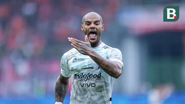 Pemain Persib Bandung, David da Silva mencetak gol penyama kedudukan 2-2 ke gawang Persija Jakarta dalam laga lanjutan BRI Liga 1 2024/2025 di Stadion Patriot Candrabhaga, Bekasi, Minggu (16/02/2025). (Bola.com/M Iqbal Ichsan)