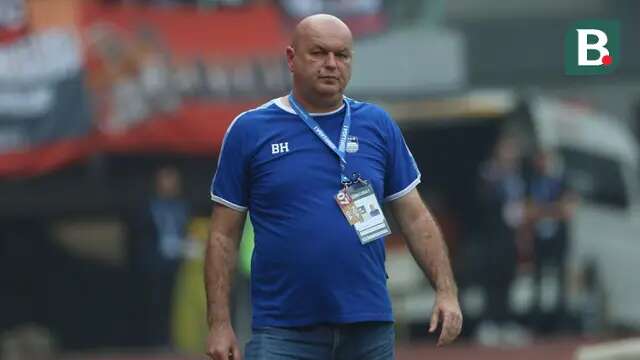 Pelatih kepala Persib Bandung, Bojan Hodak, saat menghadapi Persija Jakarta pada laga pekan ke-11 BRI Liga 1 2023/2024 di Stadion Patriot Candrabhaga, Bekasi, Sabtu (2/9/2023). (Bola.com/Ikhwan Yanuar)