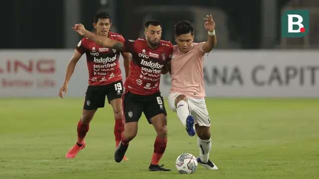 Ahmad Agung Setia Budi (kanan) saat memperkuat Persik. (Foto: Bola.com/Ikhwan Yanuar)