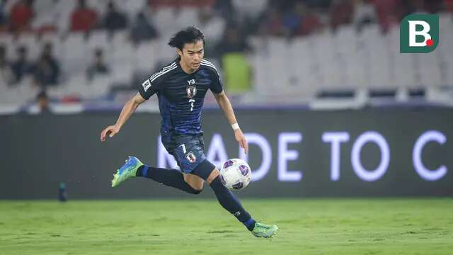 Winger Timnas Jepang, Kaoru Mitoma, saat melawan Timnas Indonesia di Stadion Utama Gelora Bung Karno (SUGBK), Senayan, Jumat (15/11/2024) malam WIB. (Bola.com/Bagaskara Lazuardi)