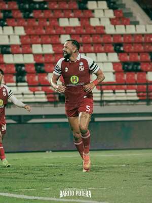 Winger Barito Putera, Matias Mier, memborong tiga gol kemenangan timnya atas Persebaya Surabaya pada laga pekan ke-20 BRI Liga 1 di Stadion Kapten I Wayan Dipta Gianyar, Bali, Sabtu (25/1/2025) malam WIB. (dok. Barito Putera)