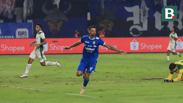 Tyronne del Pino mencetak brace buat Persib Bandung saat melibas PSS Sleman 3-0 pada pekan 30 BRI Liga 1 2024/2025 di Stadion Gelora Bandung Lautan Api, Sabtu (26/4/2025) malam WIB. (Bola.com/Erwin Snaz)