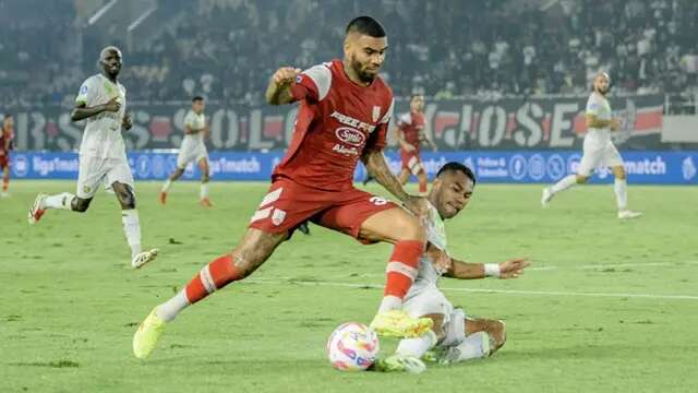 Persis Solo vs Persebaya Surabaya di BRI Liga 1 2024/2025. (X Persebaya)