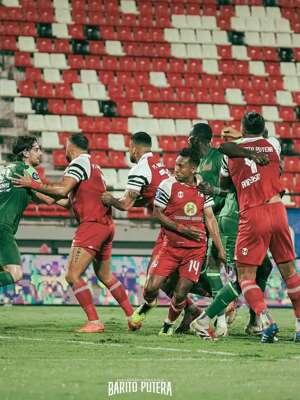 Barito Putera meraih kemenangan 3-0 atas Persebaya Surabaya pada laga pekan ke-20 BRI Liga 1 musim ini di Stadion Kapten I Wayan Dipta Gianyar, Bali, Sabtu (25/1/2025) malam WIB. (dok. Barito Putera)