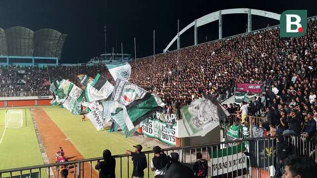 Stadion Maguwoharjo dipastikan bakal kembali bergemuruh. Salah satu kelompok suporter PSS Sleman, Brigata Curva Sud (BCS) . (Bola.com/Ana Dewi)