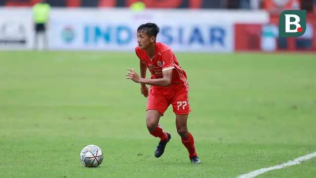 Pemain Persija Jakarta, Dony Tri Pamungkas saat melawan Arema FC dalam laga pekan ke-23 BRI Liga 1 2022/2023 di Stadion Patriot Candrabhaga, Bekasi, Minggu (12/2/2023) sore WIB. Persija menang dengan skor 2-0. (Bola.com/M Iqbal Ichsan)