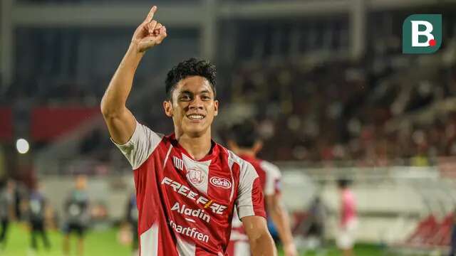 Wonderkid Persis Solo, Althaf Indie Alrizky, saat merayakan selebrasi seusai mencetak gol ke gawang Barito Putera pada laga pekan ke-28 BRI Liga 1 2023/2024 di Stadion Manahan, Solo. (Bola.com/Radifa Arsa)